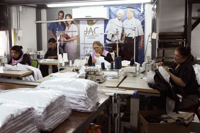 Un grupo de mujeres lleva adelante proyecto textil