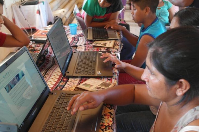 Un proyecto para achicar la brecha digital en mujeres indígenas