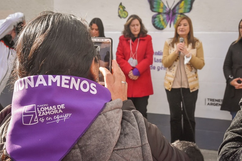 En Pilar, se realizó la señalización en memoria de Laura Sirera, una joven abogada y militante, víctima de femicidio en 2019.